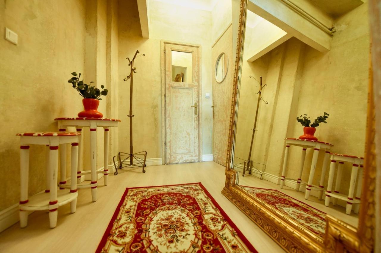 Апартаменты Baroque Splendor: Breathtaking Views & Design Бухарест Экстерьер фото